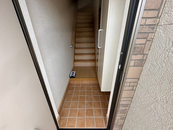 玄関(同型部屋写真です。)