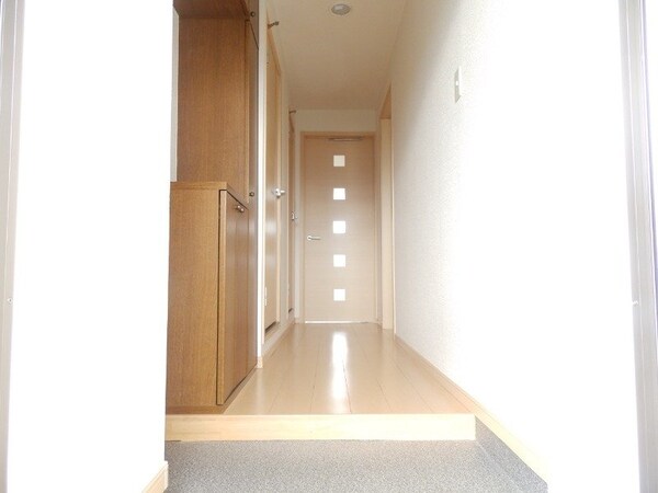 玄関(同タイプの部屋写真です)