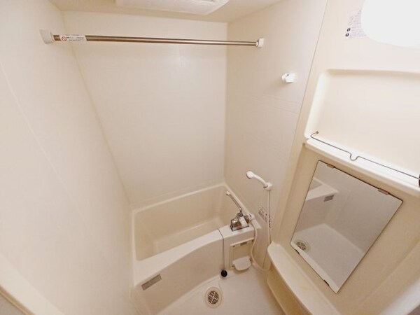 バス／シャワールーム等(同物件別室の画像です)