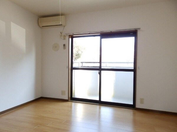 居室・リビング(同物件別部屋の写真)