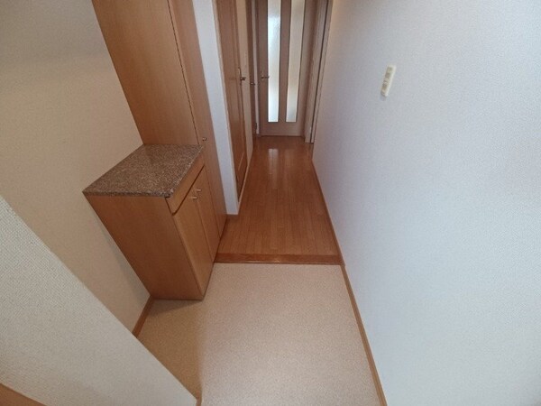 玄関(同型参考写真)