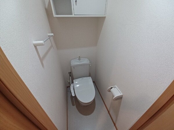 トイレ(同型参考写真)