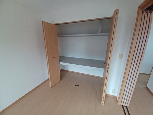 収納(同型参考写真)