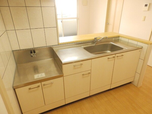キッチン(同物件別部屋の写真)