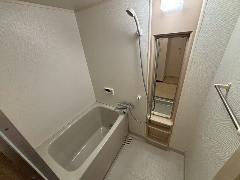 物件内観写真9　(同物件別室反転タイプ画像)