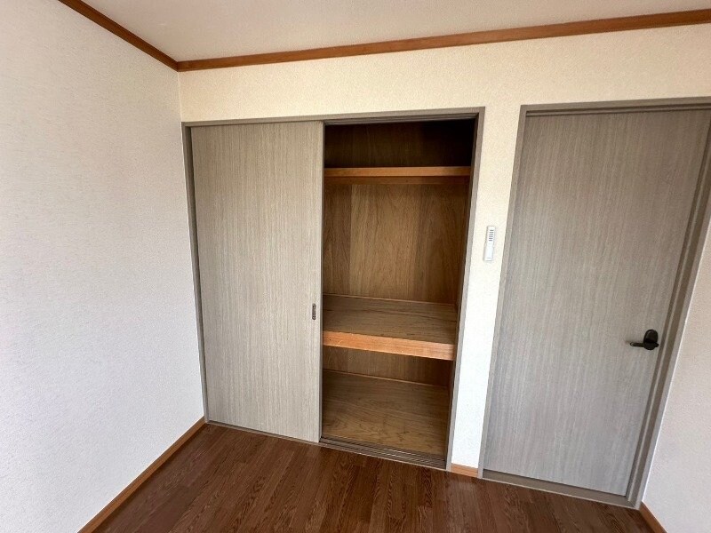 物件内観写真14　(同物件別室反転タイプ画像)