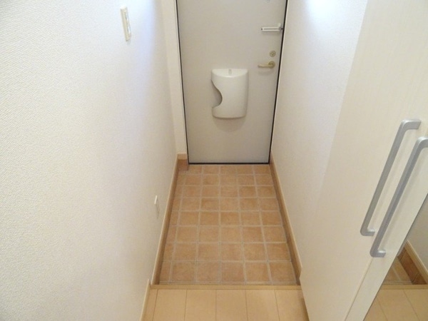 玄関(別部屋反転写真です)
