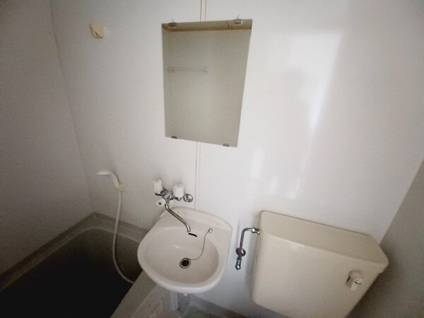 洗面所(同物件別部屋写真)