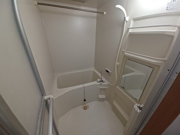バス／シャワールーム等(同物件別部屋反転写真)