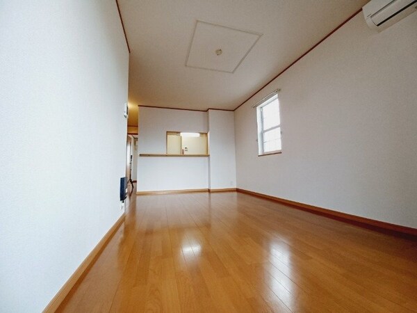 居室・リビング(同型参考写真)