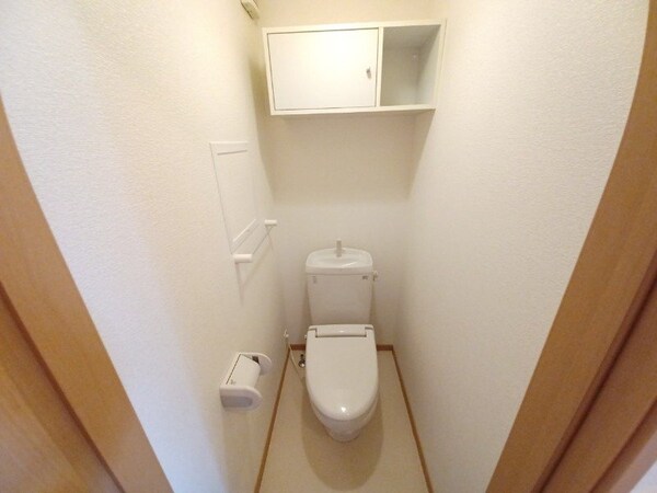 トイレ(同型参考写真)