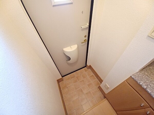 玄関(同型参考写真)