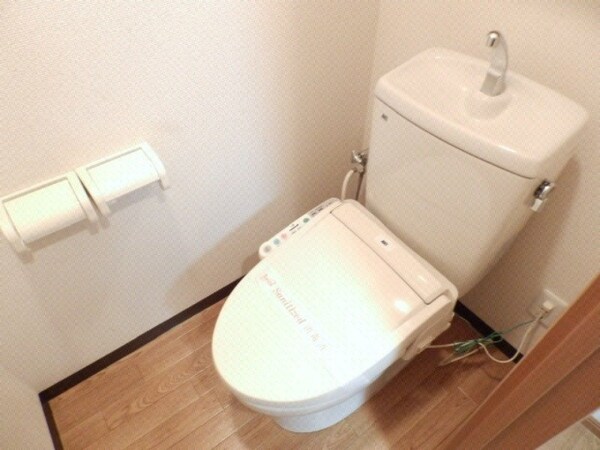 トイレ(同型参考写真)