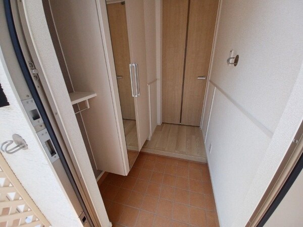 玄関(同タイプ部屋写真です。)