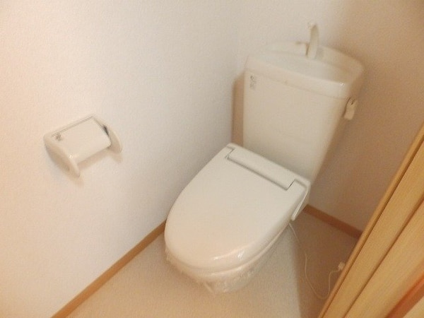 トイレ(同型参考写真)