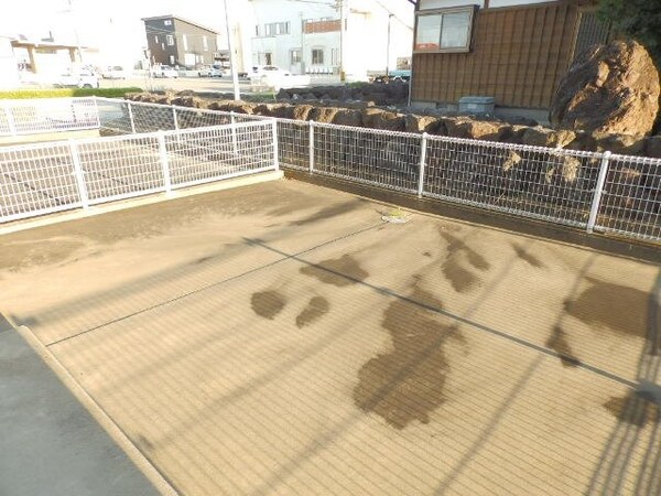 庭(同型参考写真)