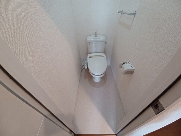 トイレ(同型参考写真)