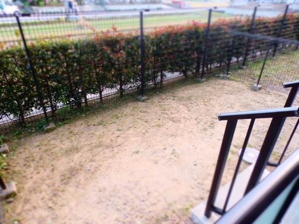 庭(別部屋同型タイプ写真です。)