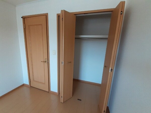 収納(同型タイプ参考写真)