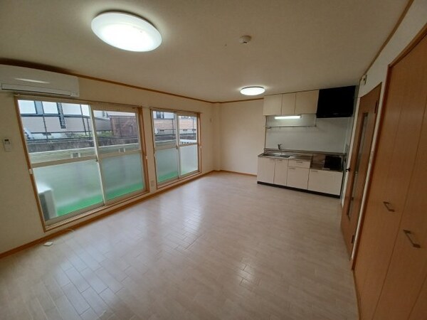 居室・リビング(同物件別部屋写真)