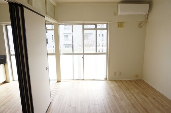 居室・リビング(同型参考写真)