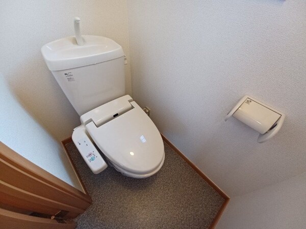 トイレ(同型参考写真)