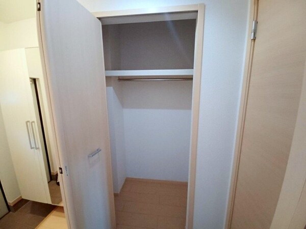 収納(同物件反転タイプの画像です)