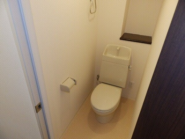 トイレ(同物件別部屋参考写真)