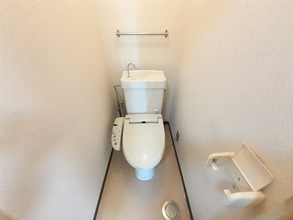 トイレ(同型参考写真)