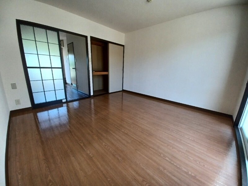 物件内観写真5　(別部屋反転参考写真)