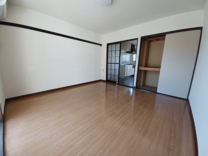 物件内観写真10　(別部屋反転参考写真)