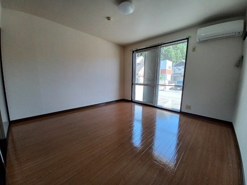 物件内観写真17　(別部屋反転参考写真。)