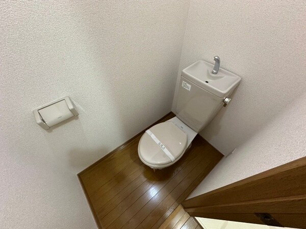 トイレ(同物件別部屋写真)
