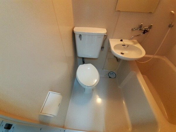 トイレ(同型参考写真)