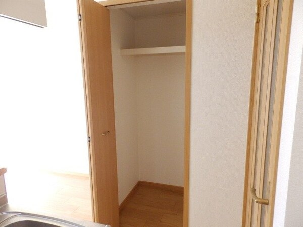 収納(同型タイプの画像です)