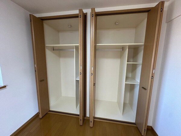 収納(同型反転参考写真)