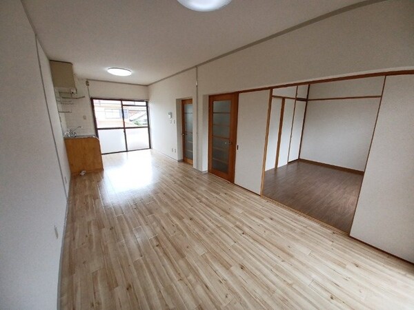 居室・リビング(同物件別部屋のお写真です。)