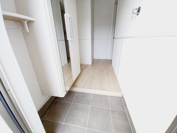 玄関(同型部屋写真です。)