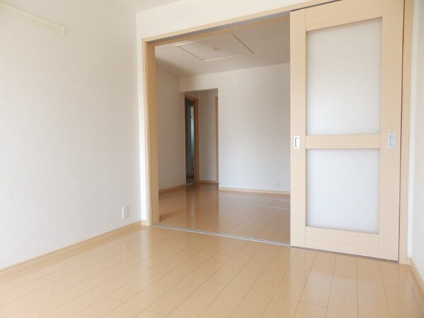 居室・リビング(同物件別室画像)