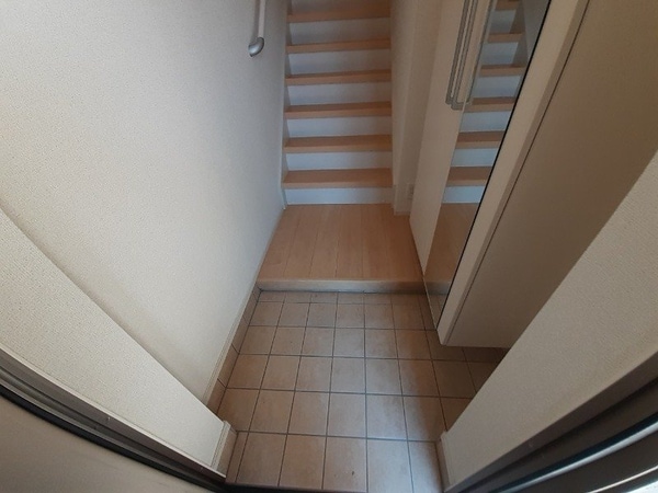 玄関(同タイプのお部屋の参考写真です。)