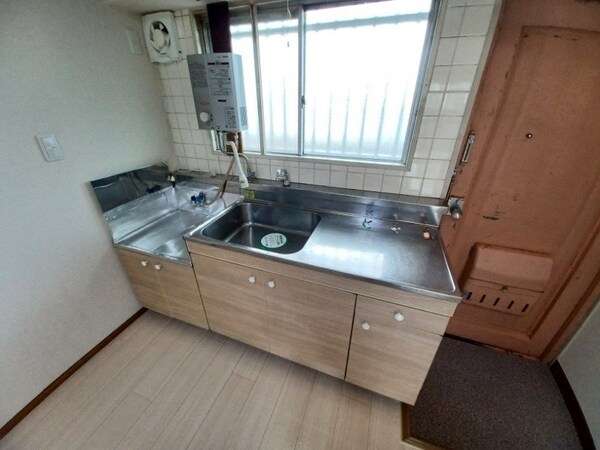 キッチン(同物件別部屋参考写真です。)