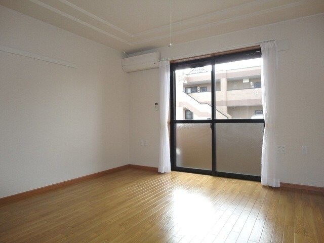 物件内観写真5　(同物件別部屋のお写真です。)