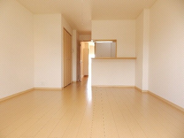 居室・リビング(同建物の別部屋反転写真です)