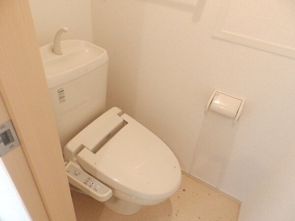 トイレ(同型参考写真)