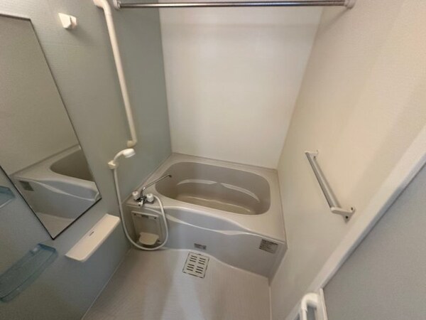 バス／シャワールーム等(同型参考写真)