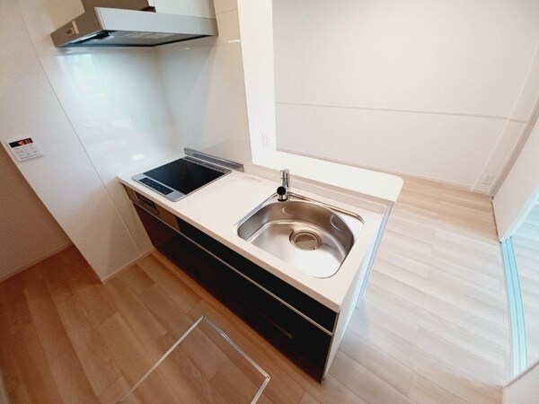 キッチン(別部屋同型タイプ写真です。)