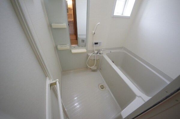 バス／シャワールーム等(同型参考写真)