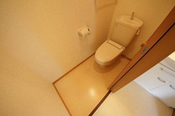 トイレ(同型参考写真)