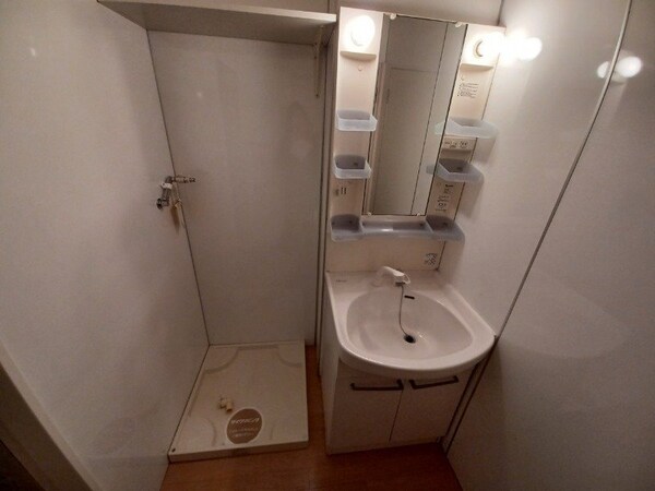 洗面所(同物件別部屋のお写真です。)