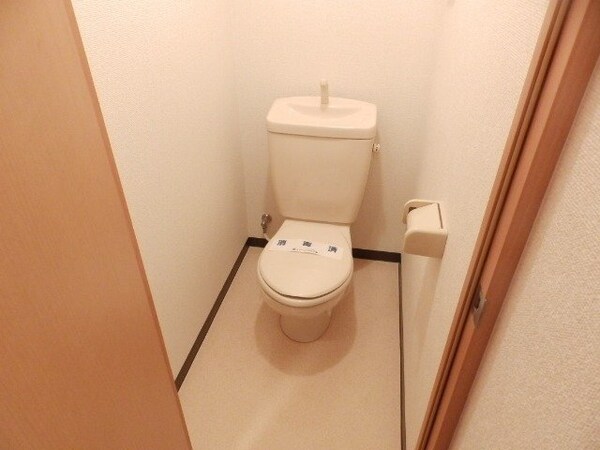 トイレ(同型参考写真)